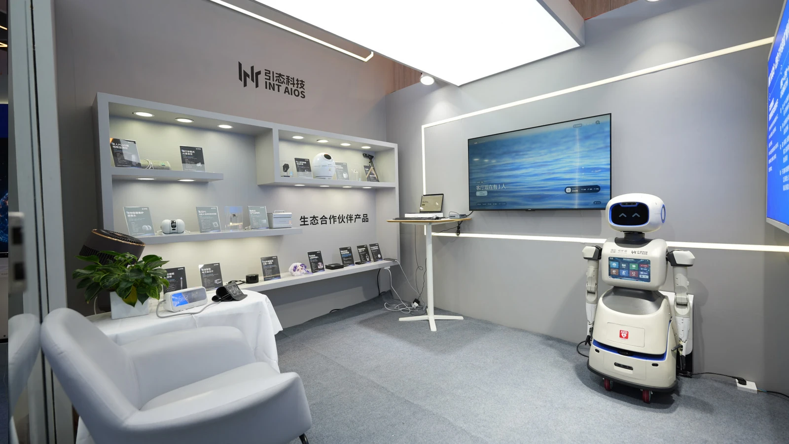 引态科技展会实拍,展示引元界面与生态合作伙伴设备 / INT exhibition with product interfaces and ecosystem equipment